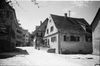 Blick aus Richtung Norden entlang der Neustetterstraße, das Haus Nr. 21 liegt rechts. Undat., um 1928-1935. Fotograf unbekannt (StadtA Schwäb. Hall DIG 05590, Original: Ivo Lavetti / www.nostalgus.de, alle Rechte vorbehalten)