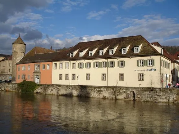 Gesamtkomplex mit Salinenstraße 2 (rechts), April 2007. Foto: Daniel Stihler (StadtA Schwäb. Hall DIG 00931)