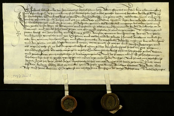 Urkunde über den 1497 erfolgten Verkauf der Badstube, genannt das Brückenbad, durch den Ledergerber Leonhard Feyerabend an den Vorderbader Lienhart Seger. Die „Badstuben, genannt das Brückenbad“ findet sich auch hier in der 5. Zeile (StadtA Schwäb. Hall 17/478)