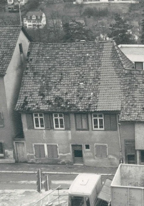 Die Straßenseite kurz vor dem Abbruch 1975 Foto: Hans Kubach (StadtA SHA FS 04284)