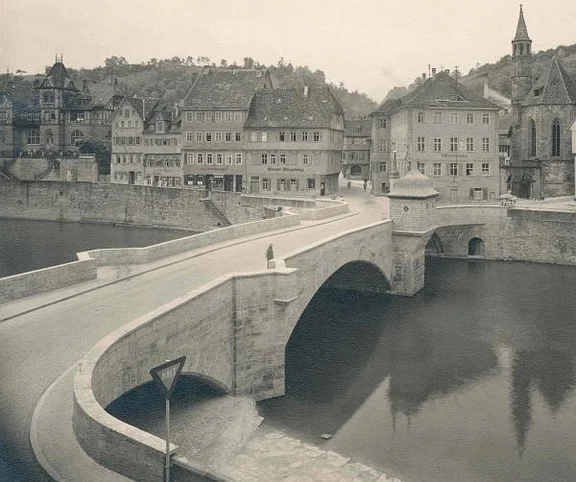 Bild zur Einweihung der wieder aufgebauten Brücke am 18.6.1949 (StadtA Schwäb. Hall  FS 00839a )