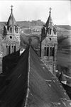 Die beiden Osttürme, gesehen vom Westturm aus. Undat., um 1928-1935. Fotograf unbekannt (StadtA Schwäb. Hall DIG 05641, Original: Ivo Lavetti / www.nostalgus.de, alle Rechte vorbehalten)