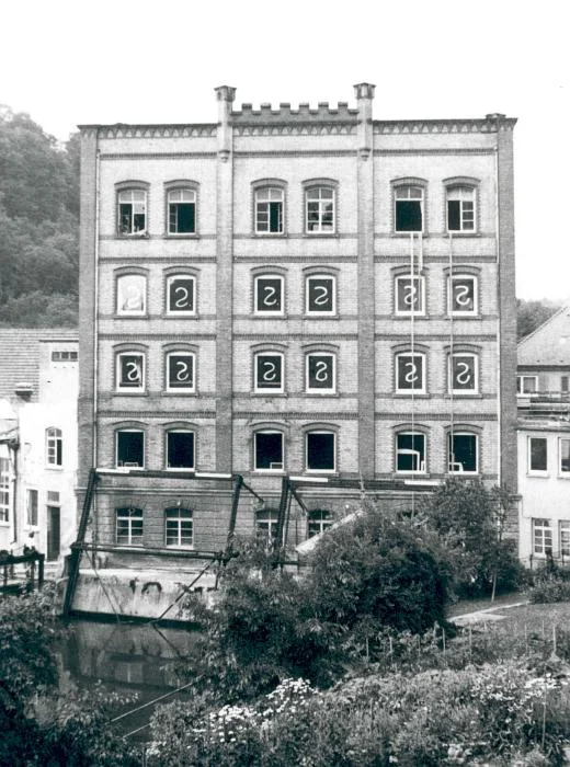 Umbau 1973, nach dem Zusammenschluss des E-Werks Heller und des städtischen Gas- und Wasserwerks zur Stadtwerke Schwäbisch Hall GmbH. Foto: Hans Kubach (StadtA SHA FS 02766)