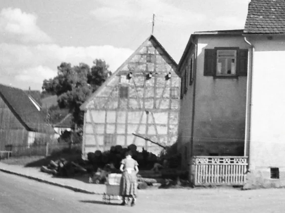 Ansicht aus Richtung Nordwesten, von der Hessentaler Straße aus. Undat., um 1928-1935. Fotograf unbekannt (StadtA Schwäb. Hall DIG 05567, Original: Ivo Lavetti / www.nostalgus.de, alle Rechte vorbehalten)