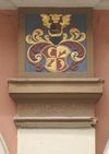 Wappen des Johann Christoph Sandel (1693-1764) an der Fassade, Juni 2007. Foto: Daniel Stihler (StadtA Schwäb. Hall DIG 03871)