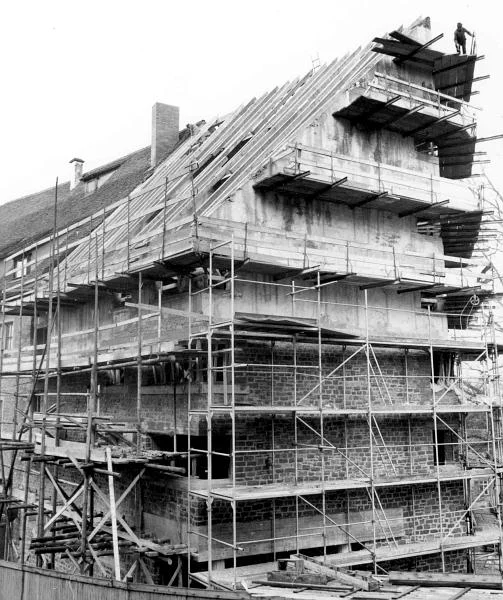 Rohbau des neuen Hauses, 1970/71. Foto: Hans Kubach (StadtA SHA FS 00056)