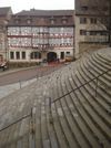 Blick von der Südbastion auf die Treppe in Richtung Norden, im Hintergrund der „Goldene Adler“, Februar 2013. Foto: Daniel Stihler (StadtA Schwäb. Hall DIG 03268)