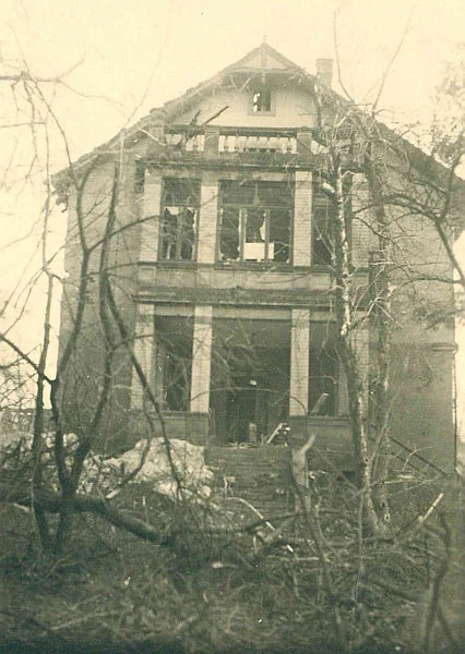Schäden nach dem amerikanischen Bombenangriff auf den Bahnhof am 23. Februar 1945, Fotograf unbekannt (StadtA Schwäb. Hall R102/100)