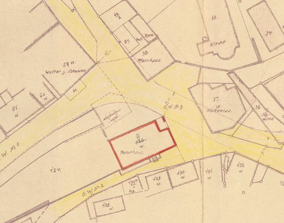 Ausschnitt aus einem Lageplan des Forstamtsgebäudes (heute Hessentaler Straße 9) von 1931 mit nachträglichen Änderungen. Der Grundriss des Waschhauses ist noch eingezeichnet und zwischen dem Forsthaus und dem gegenüber liegenden „Schwanen“ erkennbar, das Gebäude wurde aber dem Vermerk auf dem Plan zufolge 1936 abgebrochen (Stadt Schwäb. Hall, Baurechtsamt, Bauakten Hessentaler Straße 9)