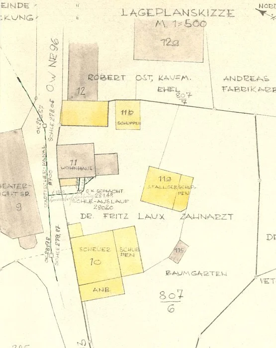 Auf dem Lageplan zum Bau eines Anbaus an das Wohnhaus Nr. 11 von 1956 ist deutlich das Ausmaß der Kriegszerstörungen in der Umgebung zu erkennen - alle gelb dargestellen Gebäude wurden 1945 zerstört (Baurechtsamt SHA, Bauakten).