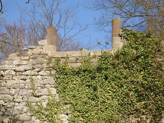 Fenstergewände des 15./16. Jahrunderts von außen. Bild aus dem April 2007. Foto: Daniel Stihler (StadtA Schwäb. Hall DIG 04315)