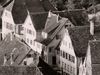 Ausschnitt aus einem von der Comburg aus gemachten Bild der Neustetterstraße von ca. 1956-1959 (linke Bildmitte, giebelständig zur Straße). Foto: Ruth Balluff (StadtA Schwäb. Hall  Balluff 00269)