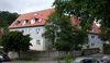 Südostansicht des modernen Mehrfamilienhauses Unterlimpurger Straße 62 am Standort der Schauenburg, August 2007. Foto: Dietmar Hencke (StadtA Schwäb. Hall DIG 04824)