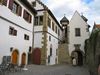 Blick aus dem Innenhof auf die Alte Dekanei und den romanischen Torbau mit der Michaelskapelle, September 2012. Foto: Daniel Stihler (StadtA SHA DIG 05484)