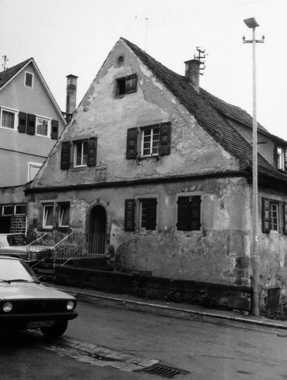 Das Haus in stark renovierungsbedürftigem Zustand, 1984. Foto: Stadt Schwäbisch Hall, Hochbauamt (StadtA Schwäb. Hall DIG 11574)