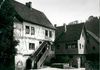 Das Gesamtensemble der Schauenburg vor dem Abbruch des vorderen Hauses Nr. 64 (1955). Foto: Hans Kubach (StadtA Schwäb. Hall FS 01024)