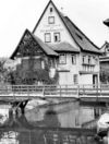 Bild aus den 1930er Jahren. Das Hauptgebäude der Mühle lag auf einer Insel im nicht mehr existierenden Mühlkanal (StadtA Schwäb. Hall FS 00872a)