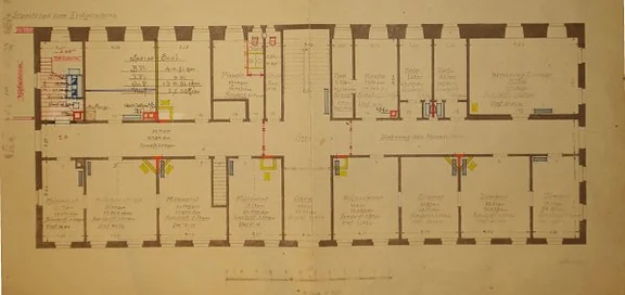 Grundriss des Erdgeschosses, entstanden vermutlich im Zusammenhang mit der Modernisierung des Krankenhauses um 1912. Im Erdgeschoss befanden sich v.a. Räume für die männlichen Armenhausbewohner und die Wohnung des Hausmeisters (Baurechtsamt SHA, Bauakten Salinenstraße 48)