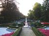 Garten des Anlagencafés mit Blick Richtung Südosten, entlang der ehemaligen Schießbahn, Juli 2007. Foto: Daniel Stihler (StadtA Schwäb. Hall DIG 00126)