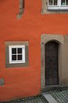 Fenster und altes Portal auf der Ostseite zum Marktplatz, Oktober 2016. Foto: Dietmar Hencke (StadtA Schwäb. Hall DIG 08339)