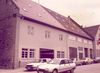 Westseite zur Blendstatt hin kurz vor dem Abbruch, 1984 (links, mit dem helleren Dach) (StadtA SHA 27/0011)