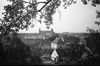 Blick aus Richtung Süden auf Kleincomburg, dahinter die Comburg. Undat., um 1928-1935. Fotograf unbekannt (StadtA Schwäb. Hall DIG 05630, Original: Ivo Lavetti / www.nostalgus.de, alle Rechte vorbehalten)