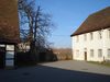 Nebengebäude des Forsthauses (links) und der nach 1713 entstandene Klosterbau, Februar 2008. Foto: Daniel Stihler (StadtA Schwäb. Hall DIG  00423)