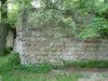 Südöstliche Außenmauer des romanischen Palasgebäudes mit Buckelquadern. Bild aus dem April 2007. Foto: Daniel Stihler (StadtA Schwäb. Hall DIG 04323)