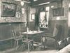 Innenansicht der Weinstube Dörr, nach 1933. An der Wand ein Hitler-Portrait (StadtA SHA PK 01910)