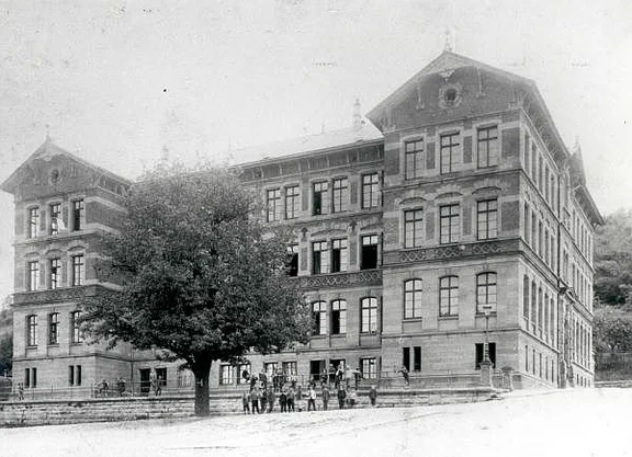 Volksschulgebäude um 1900 (StadtA FS 25182)