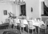 Speisesaal im Solbad-Hotel, angeblich um 1950. Foto: Hans Kubach (StadtA SHA FS 01052a)