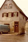 Ostgiebel zur Neustetterstraße, Aufnahme aus einer durch das Baurechtsamt angefertigten Fotoserie, wohl um 1974 (Foto: Baurechtsamt Schwäb. Hall, Bauakten Neustetterstraße 23)