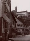 Ausschnitt aus einem Bild vermutlich aus den 1930er Jahren, das einen Blick durch die Neustetterstraße aus Richtung Norden / Nordwesten zeigt. Foto: Prof. Adolf Schuhmacher (StadtA Schwäb. Hall FS 50170)