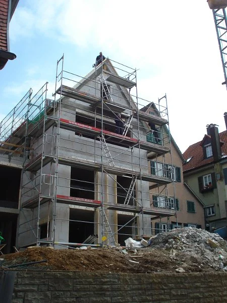 Das neue Wohnhaus im Rohbau, März 2013. Foto: Daniel Stihler  (StadtA Schwäb. Hall DIG 3311)