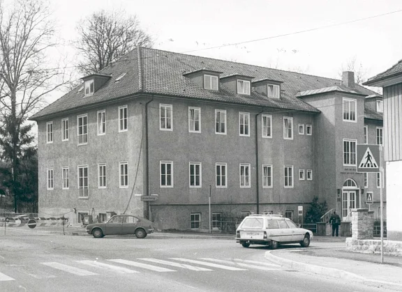 Bild von 1978, im Zusammenhang mit Bauarbeiten am ''Friedhofsdreieck''. Foto: Haller Tagblatt (StadtA SHA FS 08312)