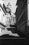 Treppe zwischen der Post (links) und dem „Haus Chur“. Undat., um 1928-1934. Fotograf unbekannt (StadtA Schwäb. Hall DIG 05722, Original: Ivo Lavetti / www.nostalgus.de, alle Rechte vorbehalten)
