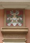 Wappen der Anna Margaretha Sandel geb. Kreß (1680-1758) an der Fassade, Juni 2007. Foto: Daniel Stihler (StadtA Schwäb. Hall DIG 03873)