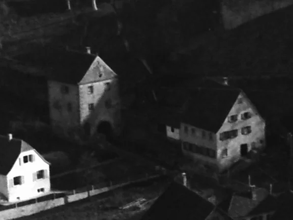 Ausschnitt aus einem von der Comburg aus gemachten Foto der Kleincomburg und des Kleincomburger Wegs. Undat., um 1928-1935. Fotograf unbekannt (StadtA Schwäb. Hall DIG 05642, Original: Ivo Lavetti / www.nostalgus.de, alle Rechte vorbehalten)