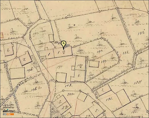 Ausschnitt aus dem Primärkataster von 1827. Das „A“ bezeichnet das heute noch bestehende Wohnhaus des Hofguts, die Nebengebäude wurden nach dem Ende der Landwirtschaft zugunsten der Wohnbebauung abgebrochen (Plan: Geodatenportal Schwäbisch Hall / Stadt Schwäbisch Hall, Fachbereich Planen und Bauen, Abteilung Vermessung).