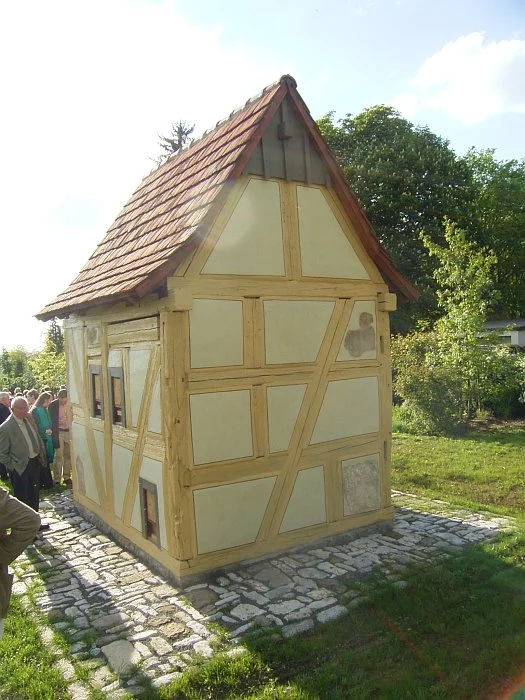 Das Gartenhaus an seinem heutigen Standort im Botanischen Garten Heilbronn, 2005. Foto: Albrecht Bedal (StadtA SHA Server Häuserlexikon)