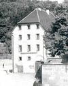 Foto aus den 1930er Jahren, an der Fassade ist die Aufschrift  „Hauswirtschafts-Schule“ zu erkennen (StadtA Schwäb. Hall AL/0040)