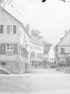 Blick aus Richtung Norden entlang der Neustetterstraße, das Haus Nr. 18 liegt links. Undat., um 1928-1935. Fotograf unbekannt (StadtA Schwäb. Hall DIG 05573, Original: Ivo Lavetti / www.nostalgus.de, alle Rechte vorbehalten)