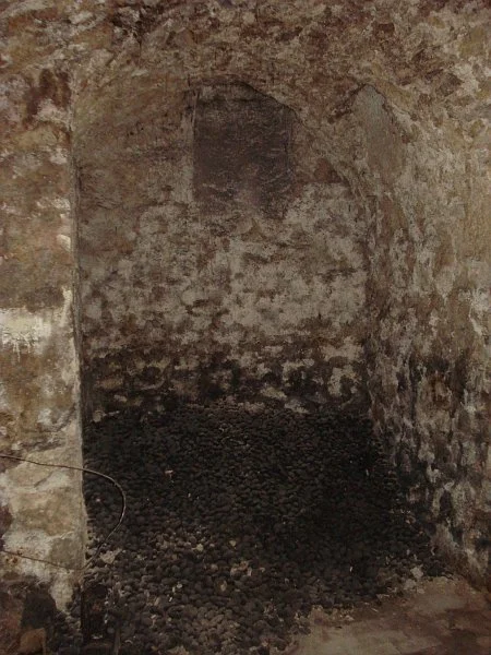 Hinterer Keller, Nische mit altem Kohlenlager, 2009. Foto: Daniel Stihler (StadtA SHA DIG 01136)