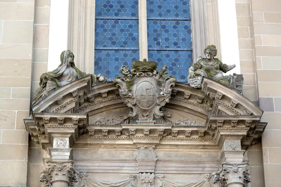 Detail des Portals an der Nordostfassade, August 2014. Foto: Dietmar Hencke (StadtA Schwäb. Hall DIG 0605)