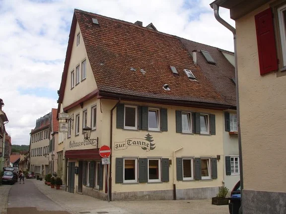Südwestansicht, Juli 2007. Noch besteht die Gastwirtschaft. Foto: Daniel Stihler (StadtA Schwäb. Hall DIG 03729)