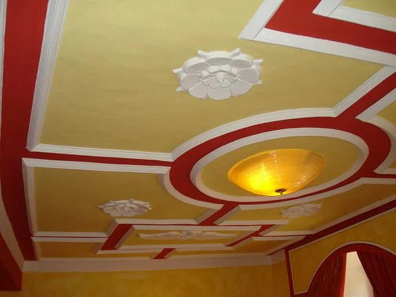 Stuckdecke in der „Büschlerstube“ im EG, ehem. „Ratskeller“, Mai 2009. Foto: Daniel Stihler (StadtA Schwäb. Hall DIG 01444)