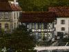 Ausschnitt aus einer 1913 gelaufenen, kolorierten Ansichtskarte von Steinbach; das Haus ist in der Bildmitte rechts neben dem benachbarten Konvertitenbau zu erkennen (StadtA Schwäb. Hall Seyboth PK 00562)
