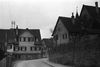 Blick aus Richtung Süden, 1933 oder kurz danach, das Haus liegt rechts hinter der Gartenmauer. Fotograf unbekannt (StadtA Schwäb. Hall DIG 05857, Original: Ivo Lavetti / www.nostalgus.de, alle Rechte vorbehalten)