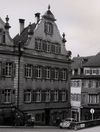 Weitere Ansicht vom Marktplatz aus, vor dem Einbau der Passage, Februar 1957 (Baurechtsamt Schwäb. Hall, Bauakten)