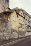 Südostansicht der beiden ehemaligen Werkstattanbauten vor Beginn der Renovierungsarbeiten, 1997 (Baurechtsamt Schwäb. Hall, Bauaken)